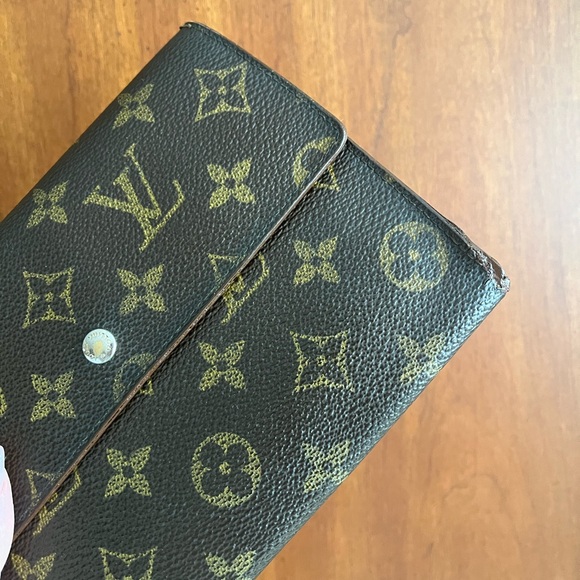 Louis Vuitton Pochette-passeport Wallet - Picture 9 of 15